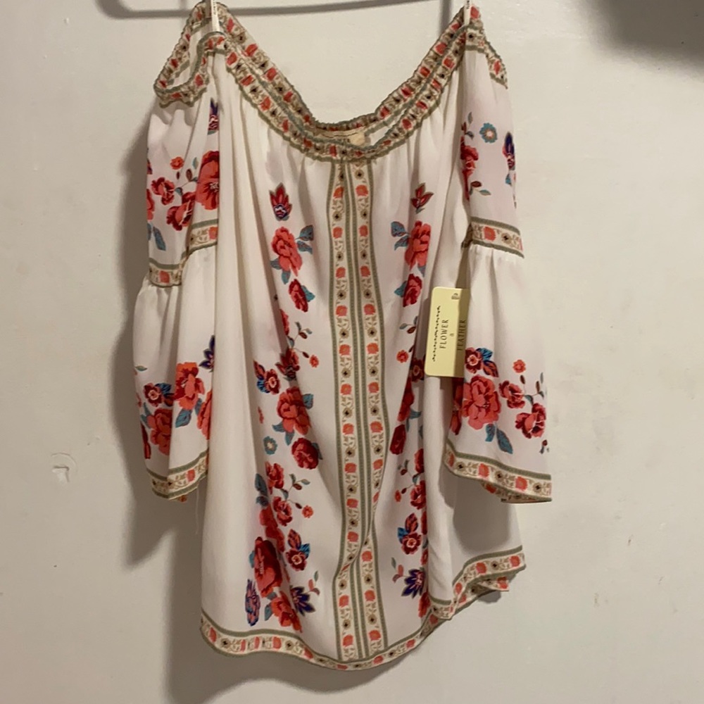 Flower & Feather woven off the should women top